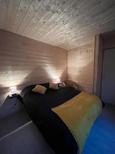 Chalet contemporain dans son écrin de verdure Montauban Exterior foto